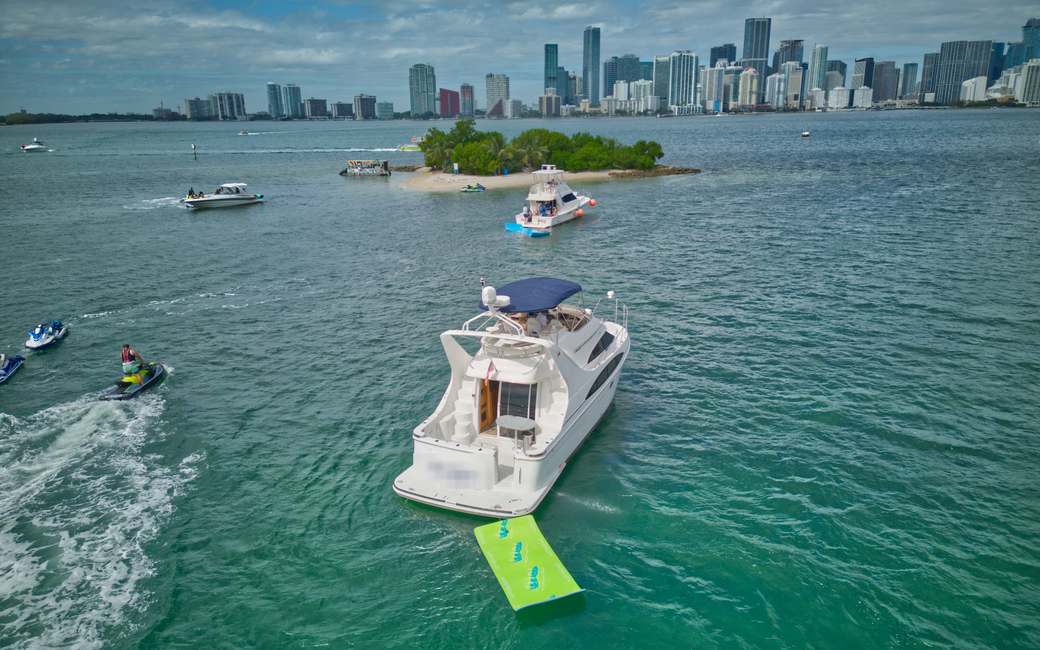 Carver 50 yacht charter in Naples, Florida — photo 2
