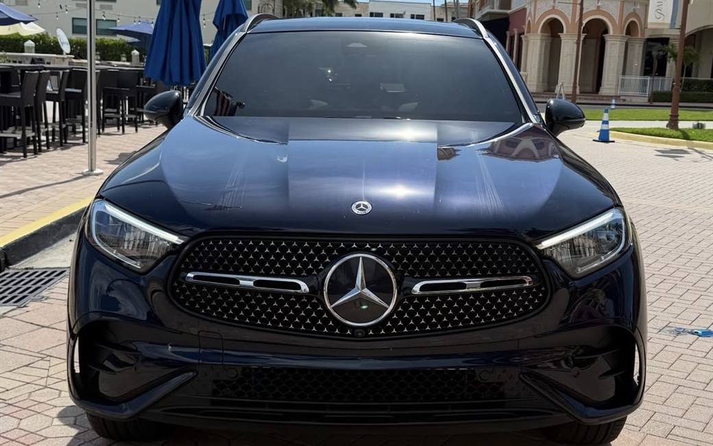 Mercedes-Benz GLC300 rental in Naples, Florida — photo 2