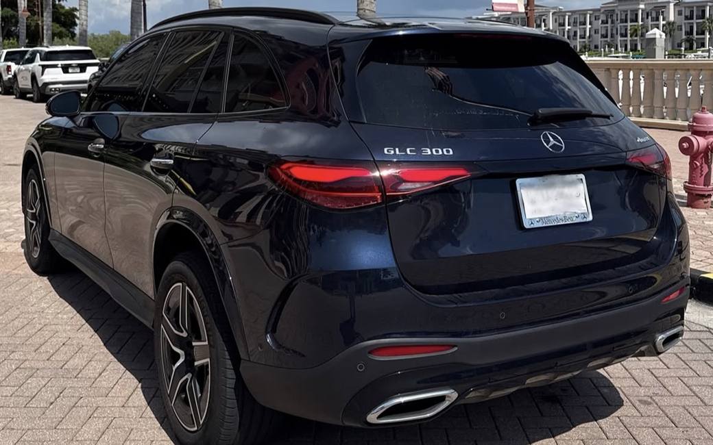 Mercedes-Benz GLC300 rental in Naples, Florida — photo 3