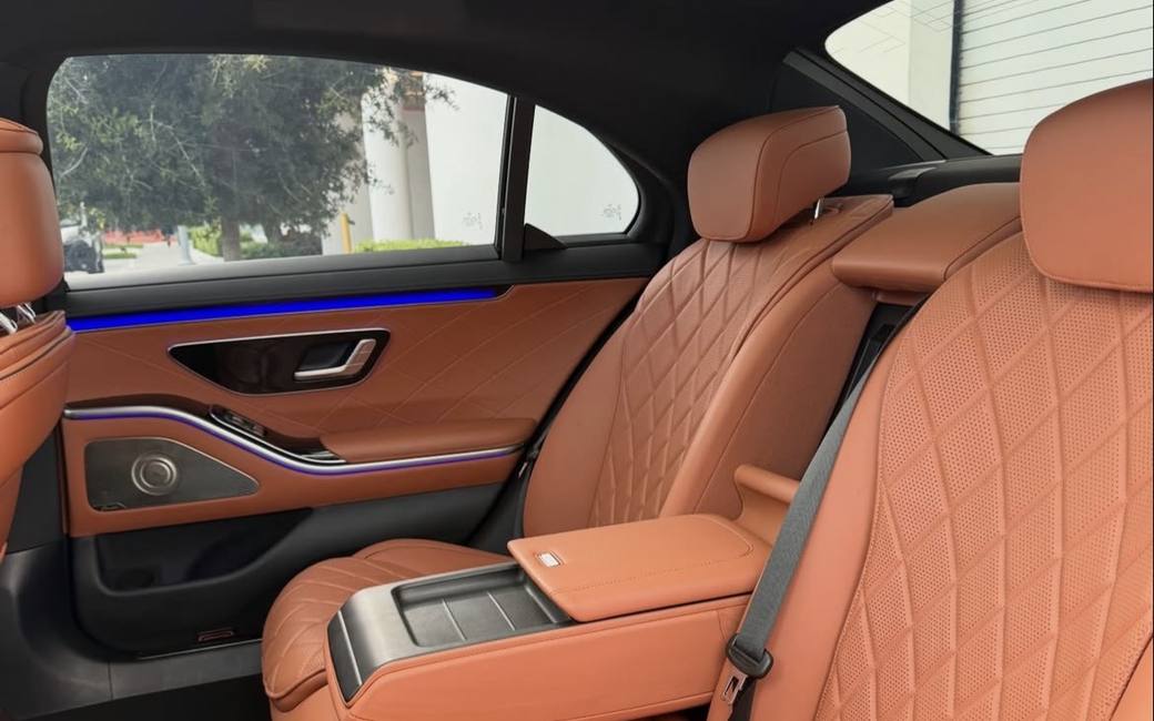 Mercedes-Benz S580 rental in Naples, Florida — photo 4